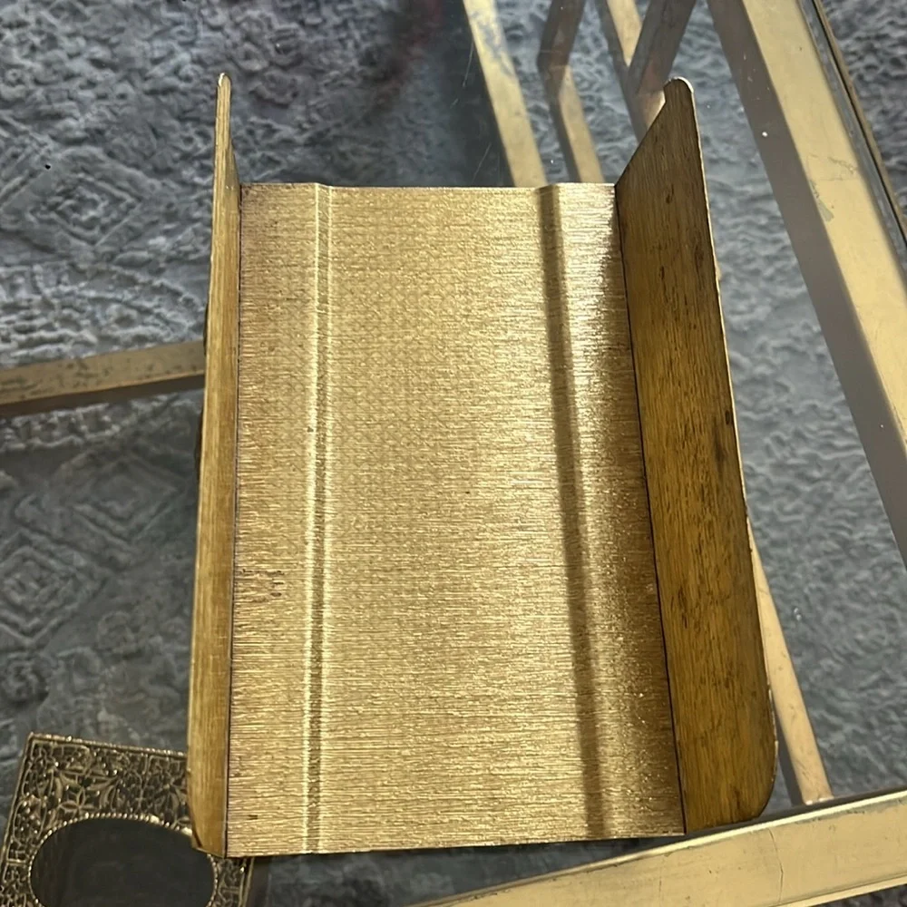 Vintage tissue holder